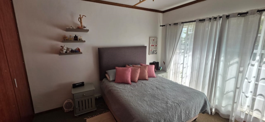 5 Bedroom Property for Sale in Wilkoppies North West